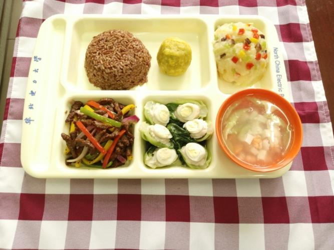 餐饮管理中心喜获“健康营养午餐”二等奖，引领健康餐饮新风尚